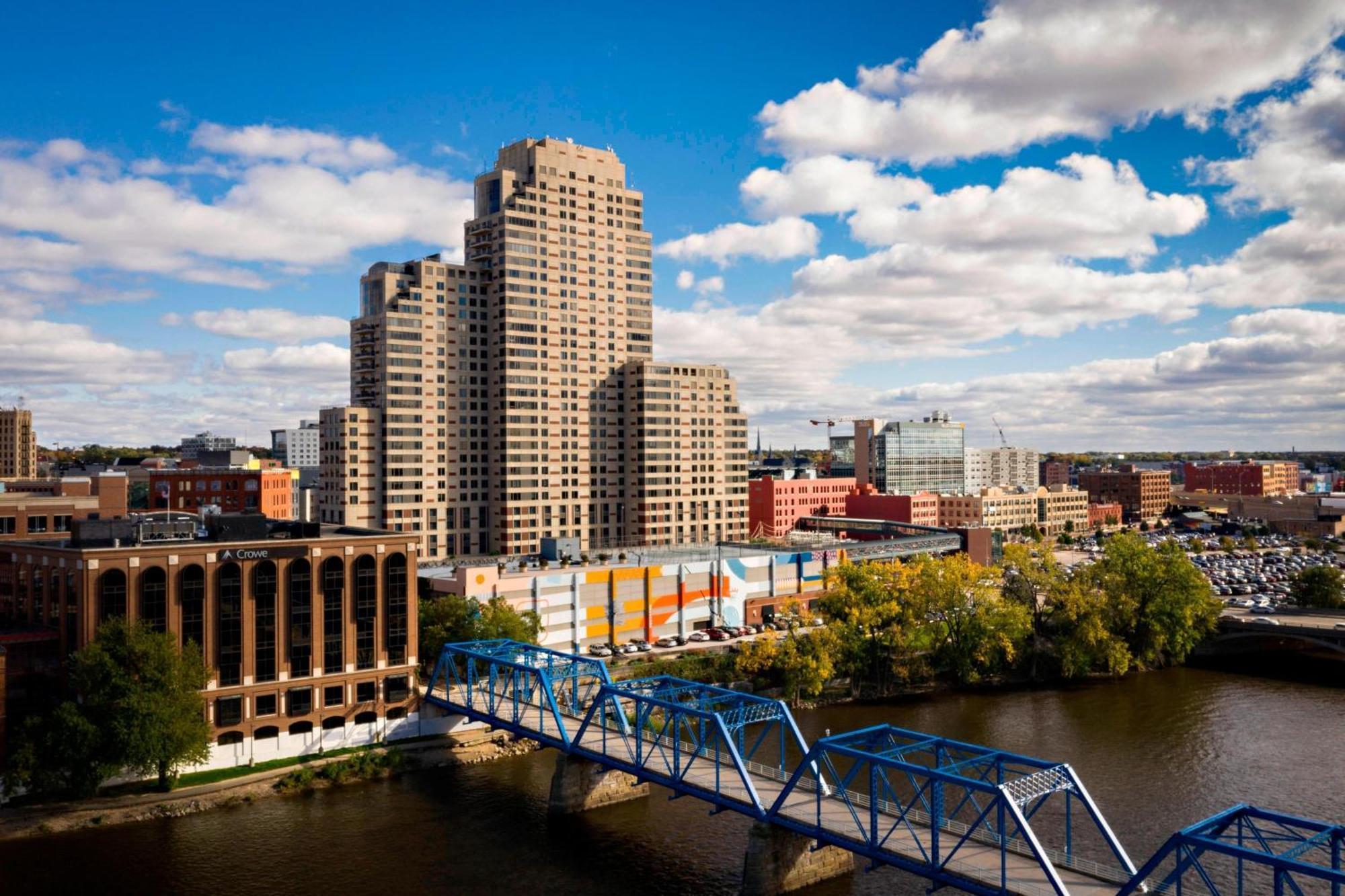 Courtyard Grand Rapids Downtown Hotel Exterior photo